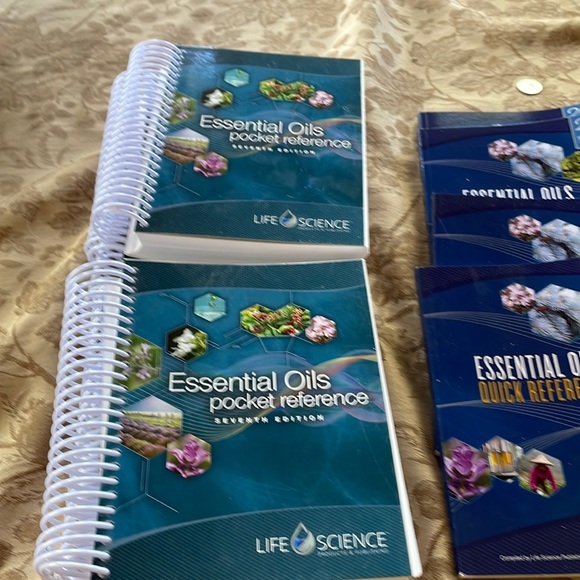 Essential Oil materials - 6 books, 11 booklets & animal & aroma family flyers - Picture 1 of 5
